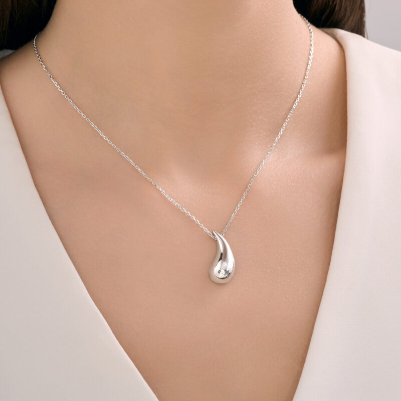 Sleek Teardrop Pendant Necklace - Image 3