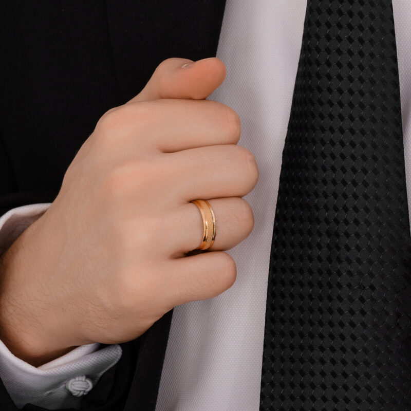 Wedding ring made of gold, with diamond cut - Image 5