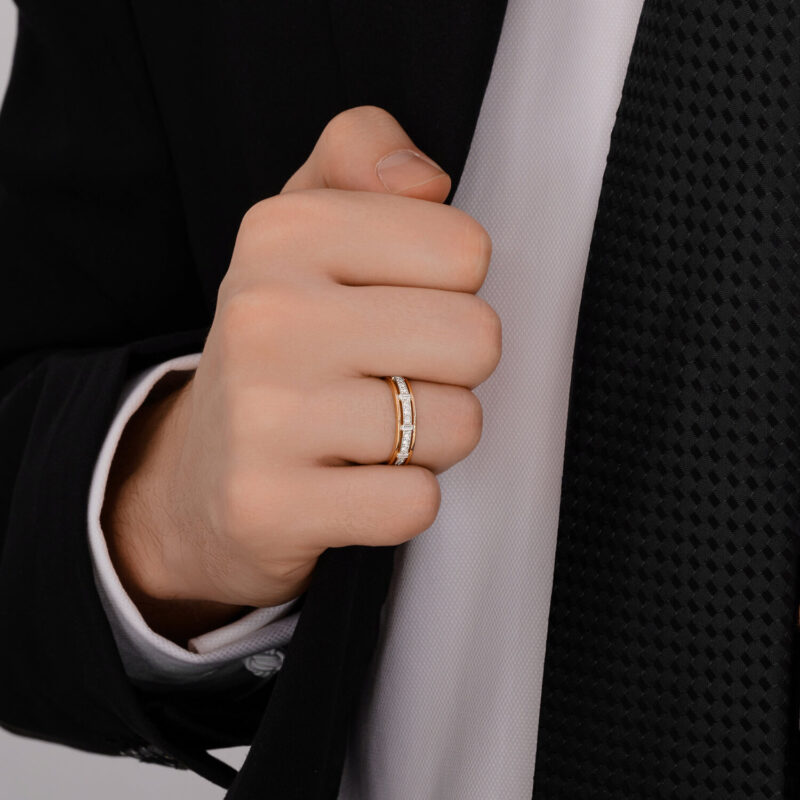 Wedding ring made of gold with diamonds - Image 6